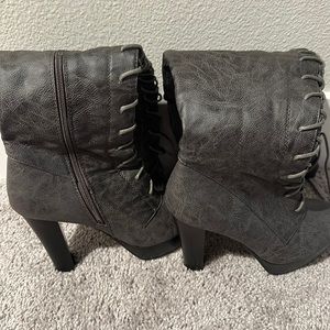 High boots size 7 brand new